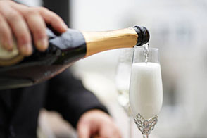 Comment ouvrir sa bouteille de Champagne ?