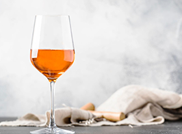Un vin pas comme les autres : tout sur le mystérieux vin orange