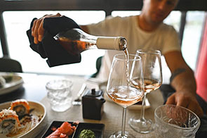 Comment bien servir le vin ?