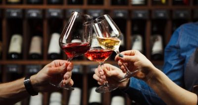 Vins notés par la Revue du Vin de France, James Suckling et Wine Spectator
